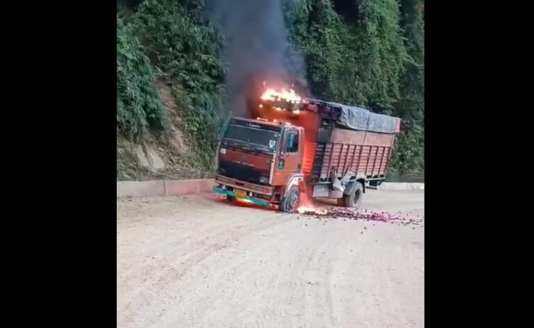 1db2ehog_manipur-truck_625x300_13_November_24.jpg