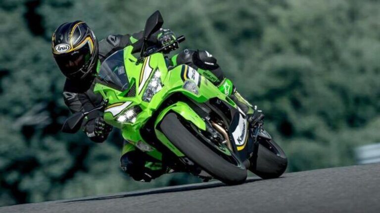 2025_Kawasaki_ZX-4RR_1731648380329_1731724800247.jpg