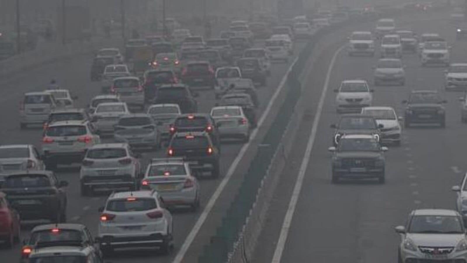 Delhi_pollution_BS-III_petrol_BS-IV_diesel_car_ban_1731899220166_1731899220295.jpg