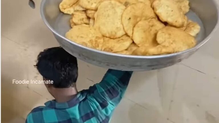 kqv3gg58_chole-bhature_625x300_18_November_24.jpg