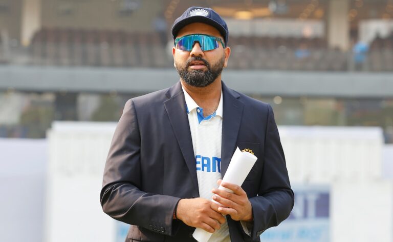 s1i3mql_rohit-sharma-blazer-bcci_625x300_04_November_24.jpg