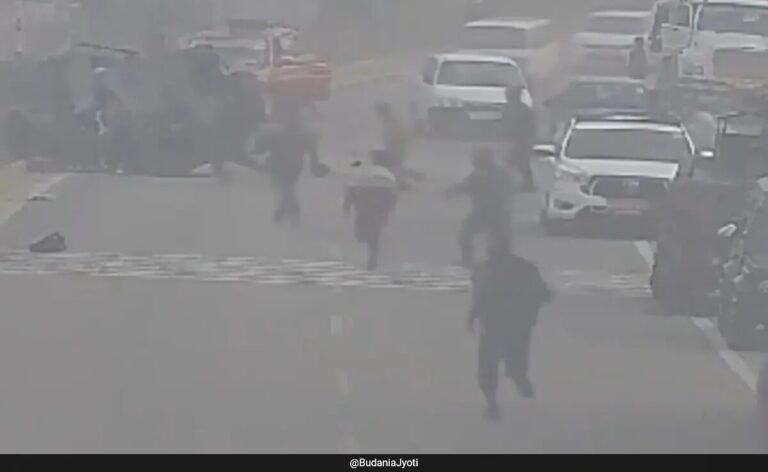 v0gj0c88_srinagar-accident_625x300_15_November_24.jpeg