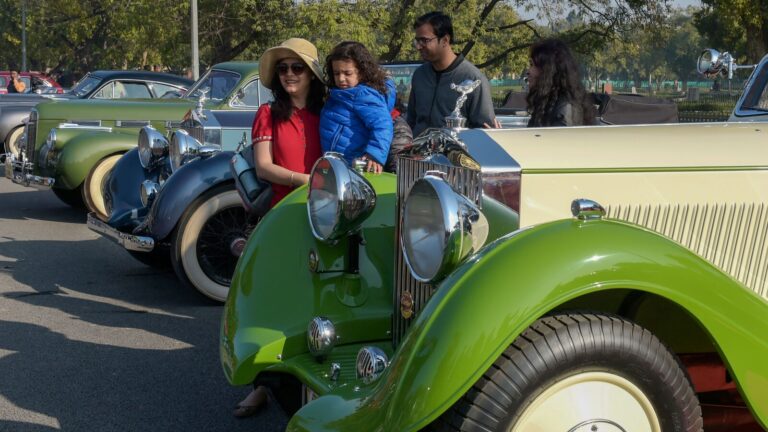 vintage_cars_1732079379221_1732079379415.jpg