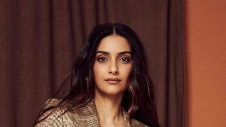 92hrih1o_sonam-kapoor-_625x300_17_July_24.jpg