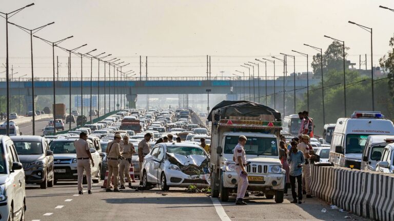 Delhi_road_accidents_1700031668799_1733140806859.jpg